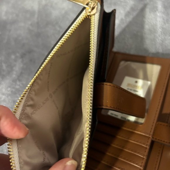 Michael Kors - Jet Set Travel LG double zip wristlet - Picture 6 of 9